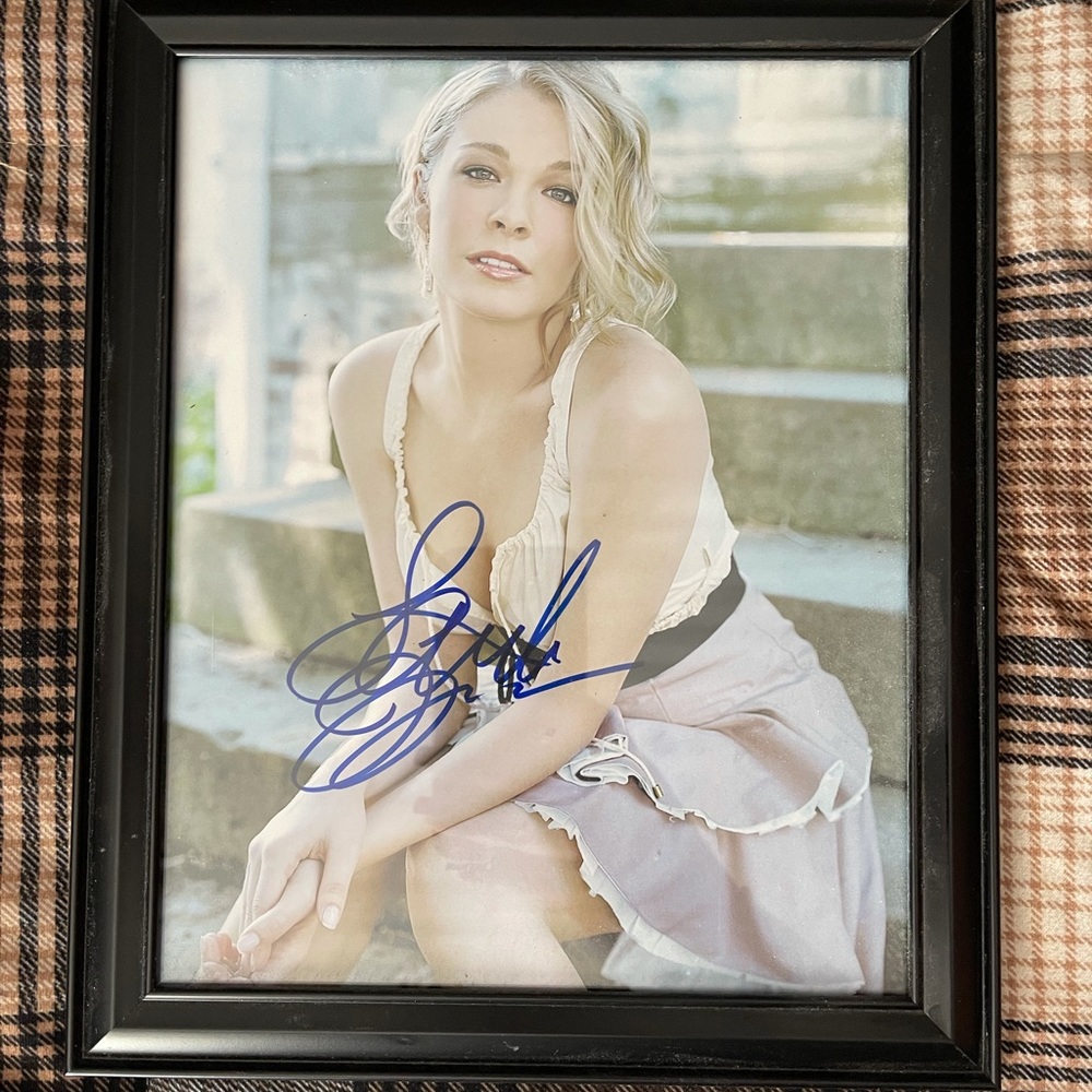 Leeann Rimes signed 8x10 framed photo picture